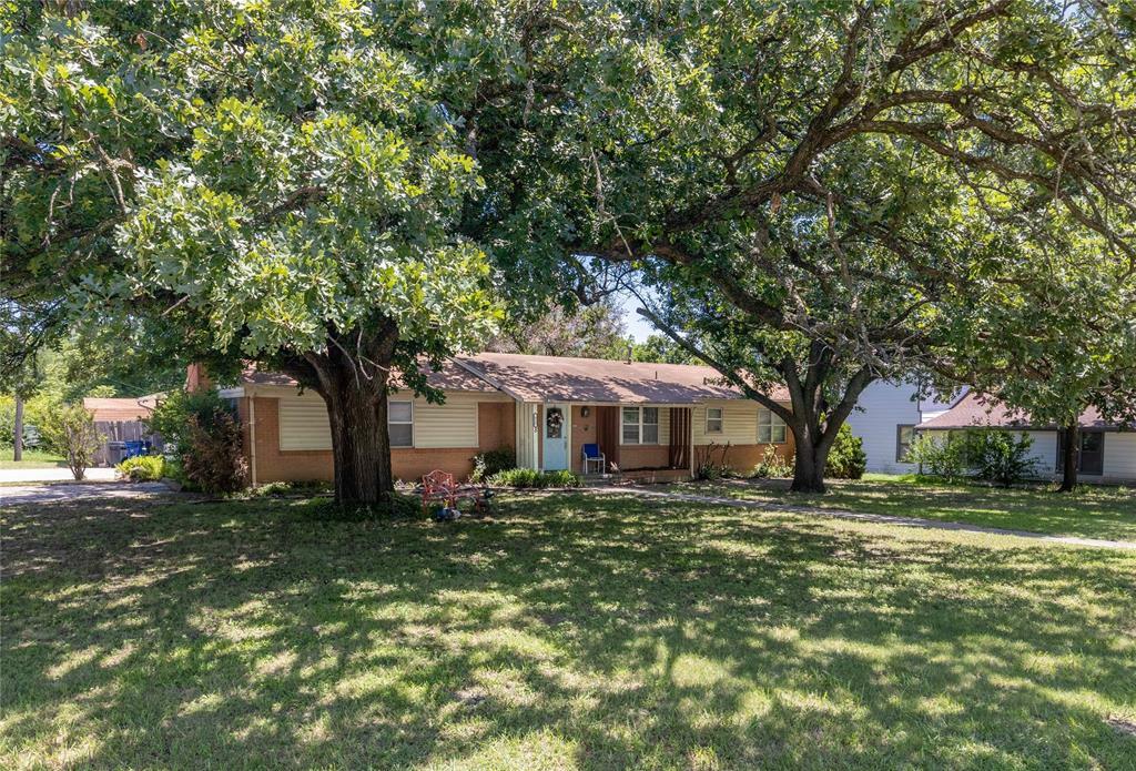 Property Photo:  418 W 3rd Street  TX 76247 