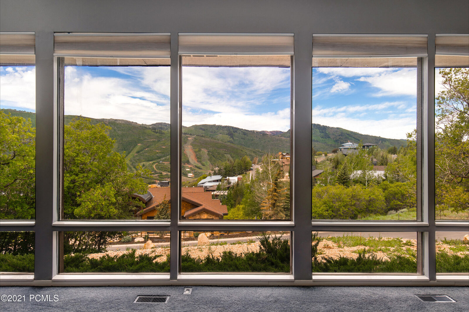 Property Photo: 1408 Eagle Way UT 84060