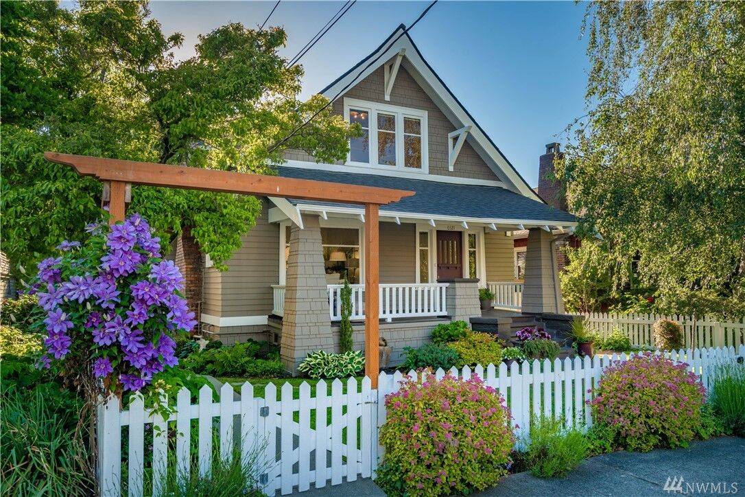 Property Photo:  6521 Greenwood Ave N  WA 98103 