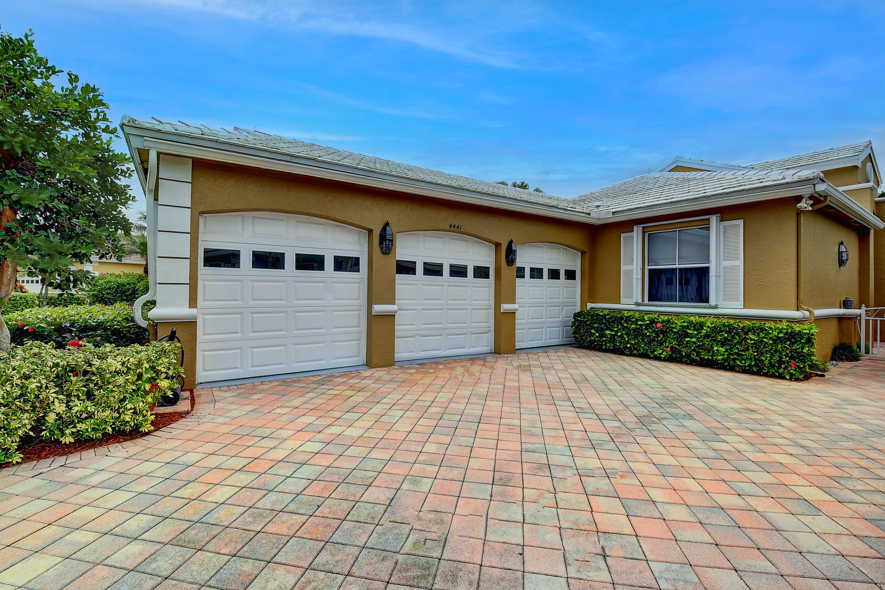 Property Photo: 4441 Kensington Park Way FL 33449