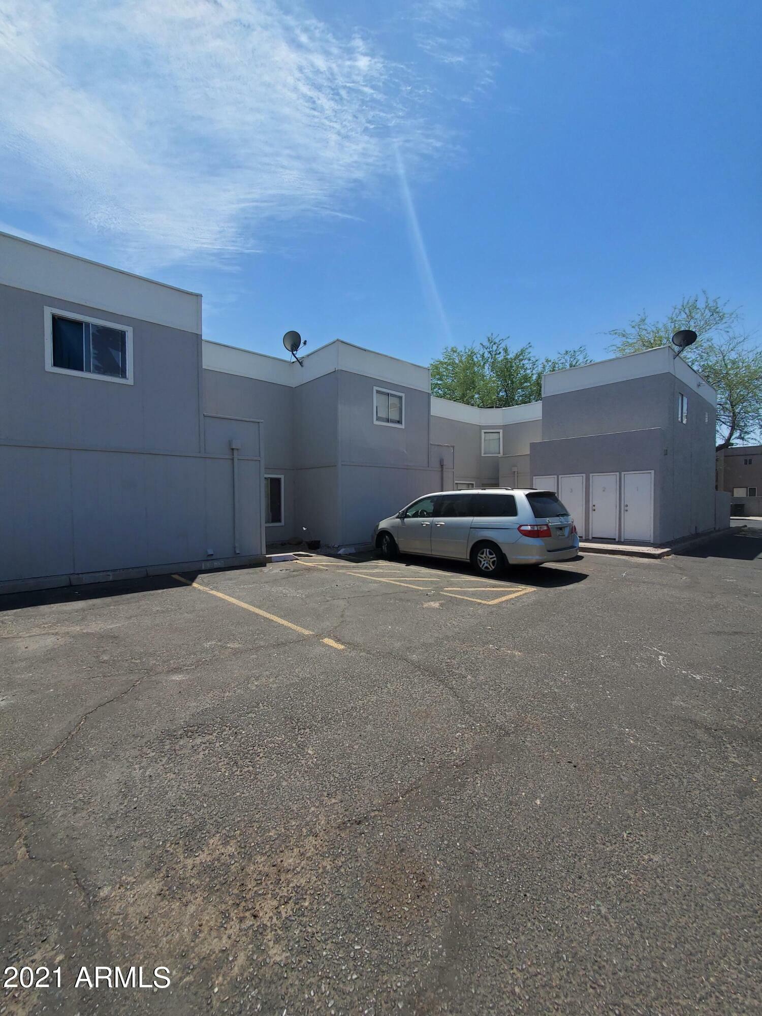 Property Photo:  1736 E Pepper Circle  AZ 85203 