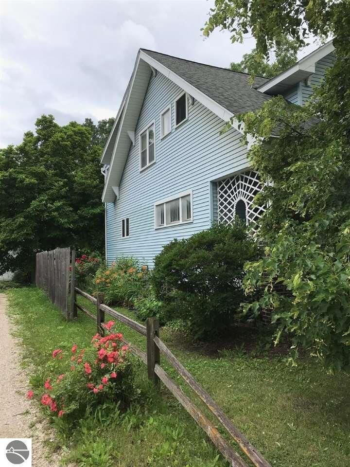 Property Photo:  304 E High  MI 48858 