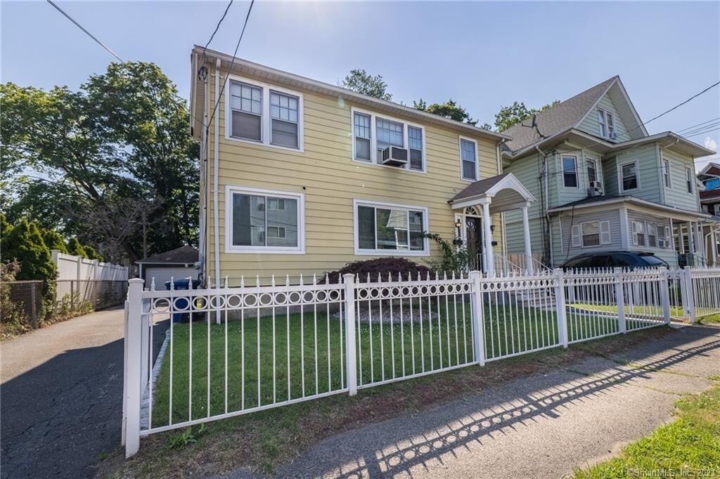 Property Photo:  13 Hudson Street  CT 06606 