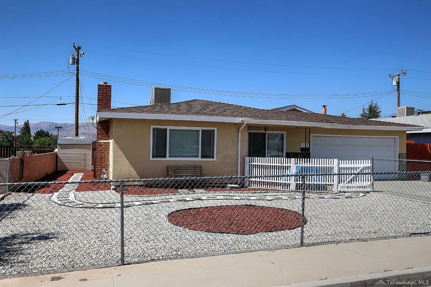 Property Photo:  213 Bartlett Street  CA 93561 