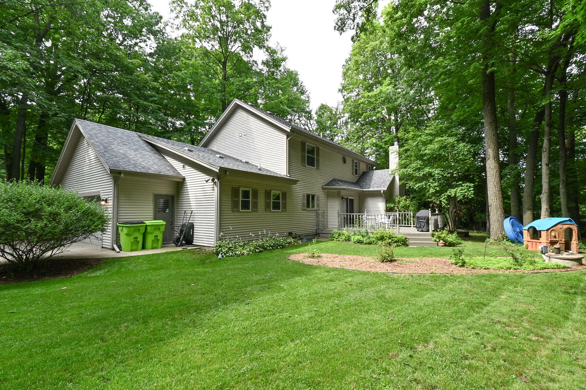 Property Photo:  6242 Shamrock Ln  WI 53027 