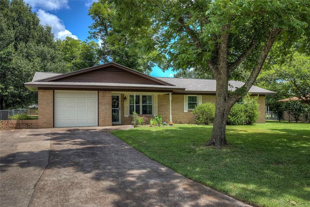 Property Photo:  1208 Brinker Street  TX 75482 