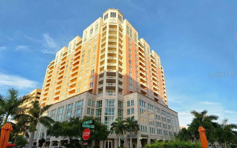Property Photo: 1350 Main Street 712 FL 34236