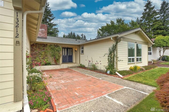 Property Photo:  13212 SE 160th Place  WA 98058 