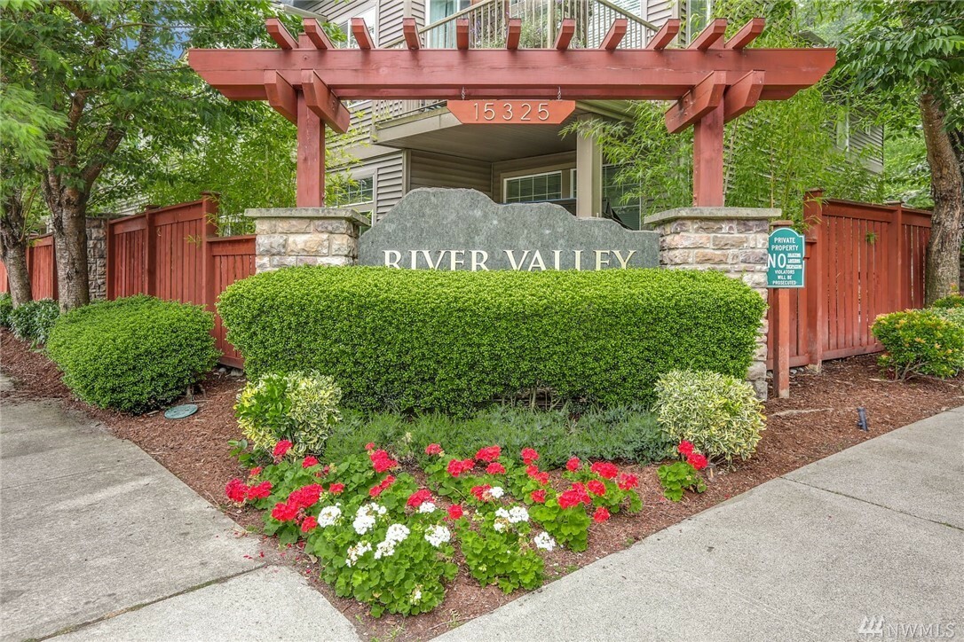 Property Photo: 15325 SE 155th Place F-1 WA 98058