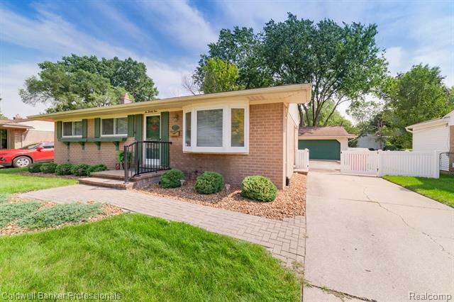 Property Photo: 624 Hill Street MI 48307