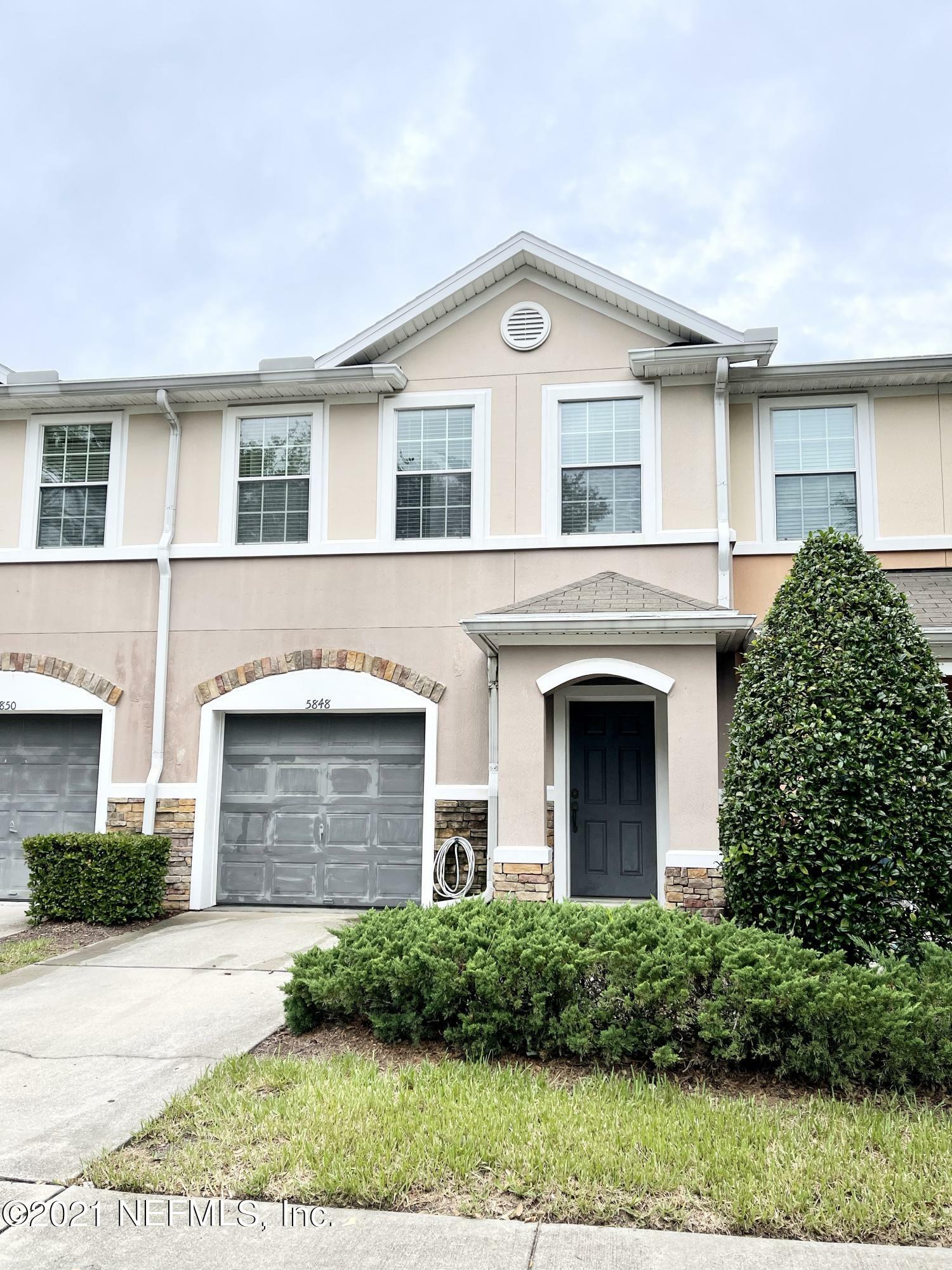 Property Photo:  5848 Pavilion Drive  FL 32258 