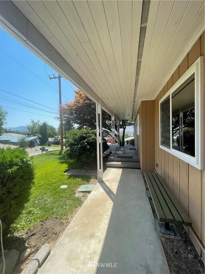 Property Photo: 519 Locust Street WA 98841