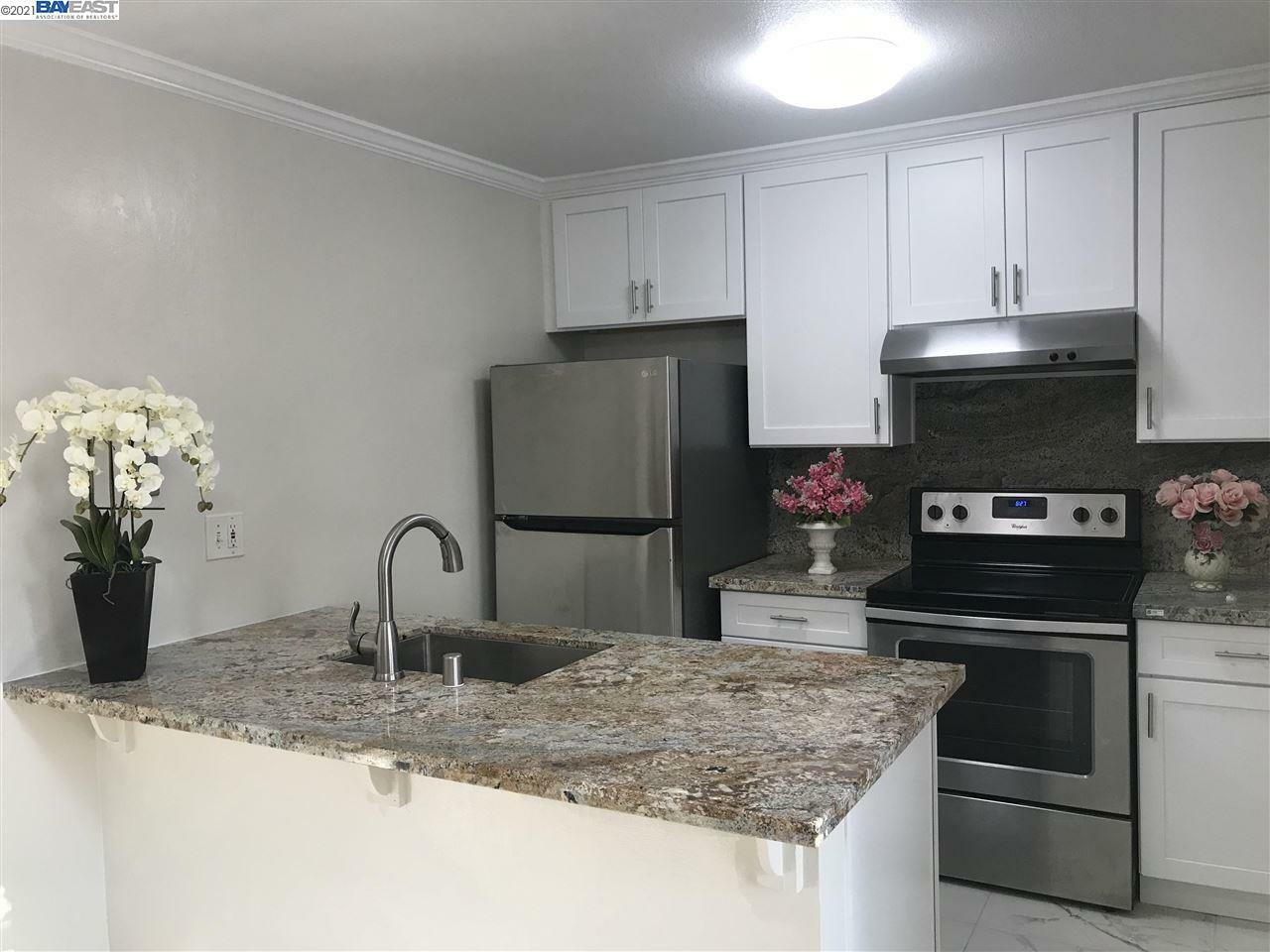 Property Photo:  2301 Peppertree Way 1  CA 94509 