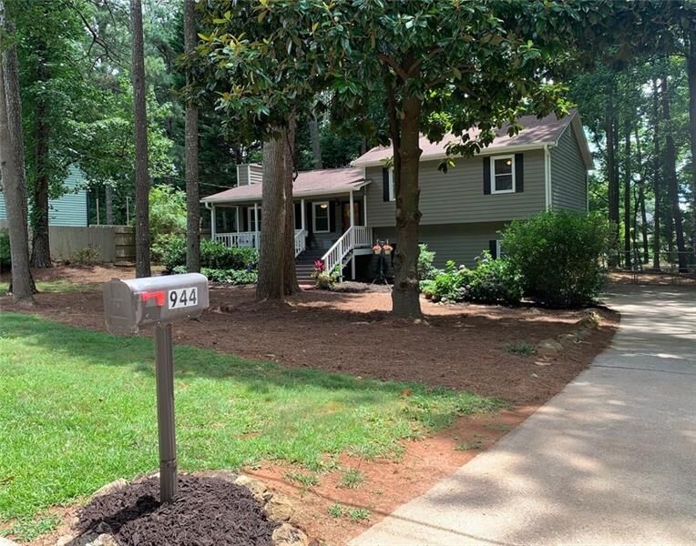 Property Photo: 944 Hardy Circle GA 30157