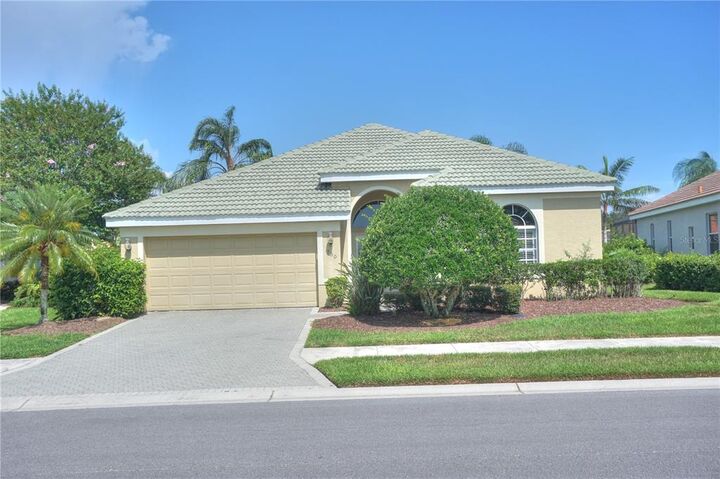 Property Photo: 730 Fordingbridge Way FL 34229