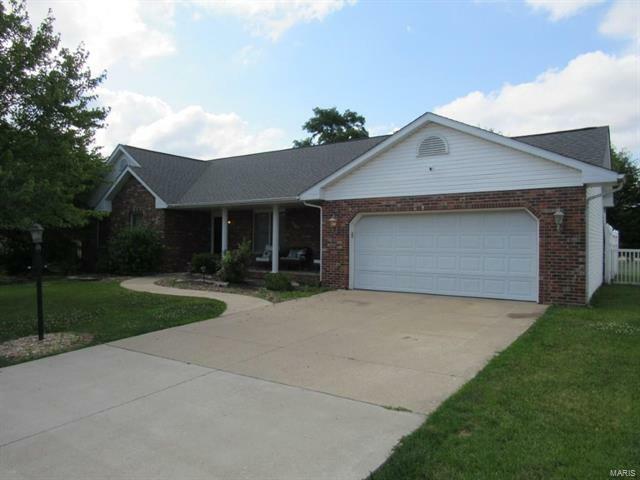 Property Photo: 1808 Summerfield 62035