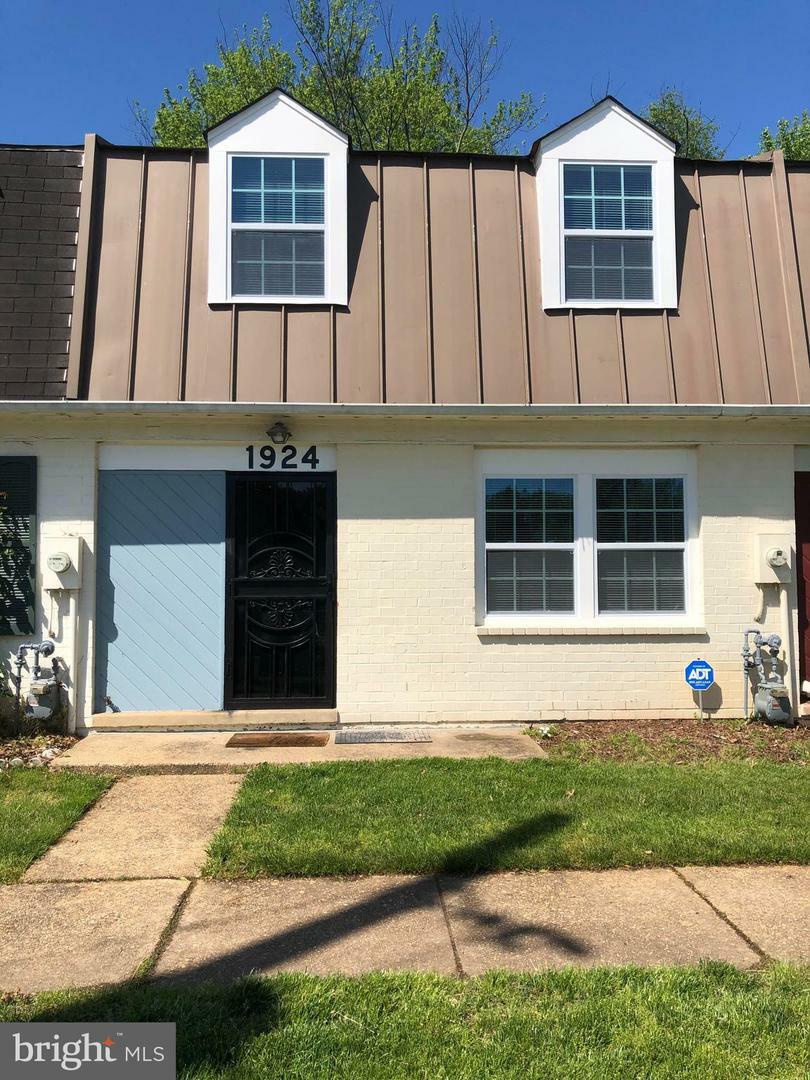 Property Photo: 1924 Village Green Drive F-170 MD 20785