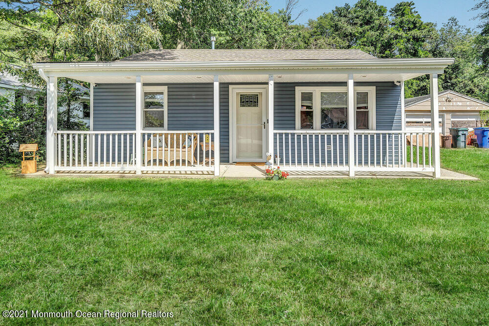 Property Photo:  529 Holly Village Lane  NJ 08753 