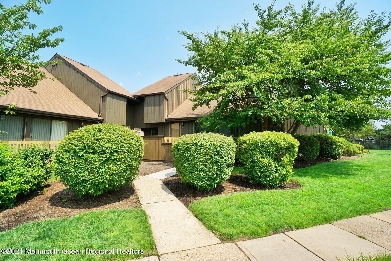 Property Photo:  10 Westgate Drive  NJ 08820 