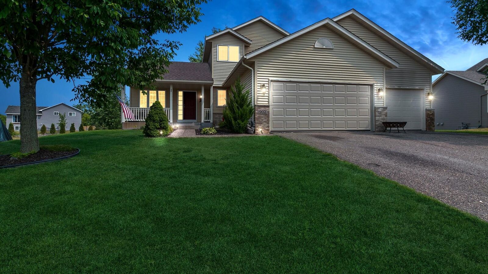 Property Photo:  902 Wyatt Circle  MN 55363 