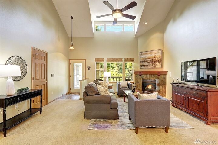 Property Photo: 26927 NE Kennedy Dr WA 98019