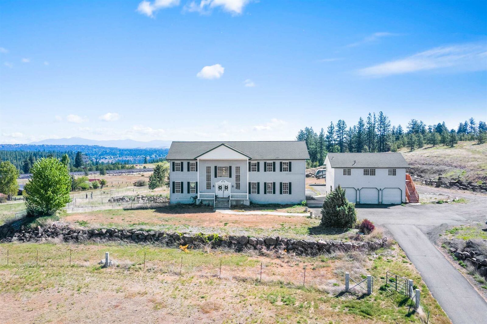 Property Photo:  8025 W Trails Rd  WA 99224-9553 