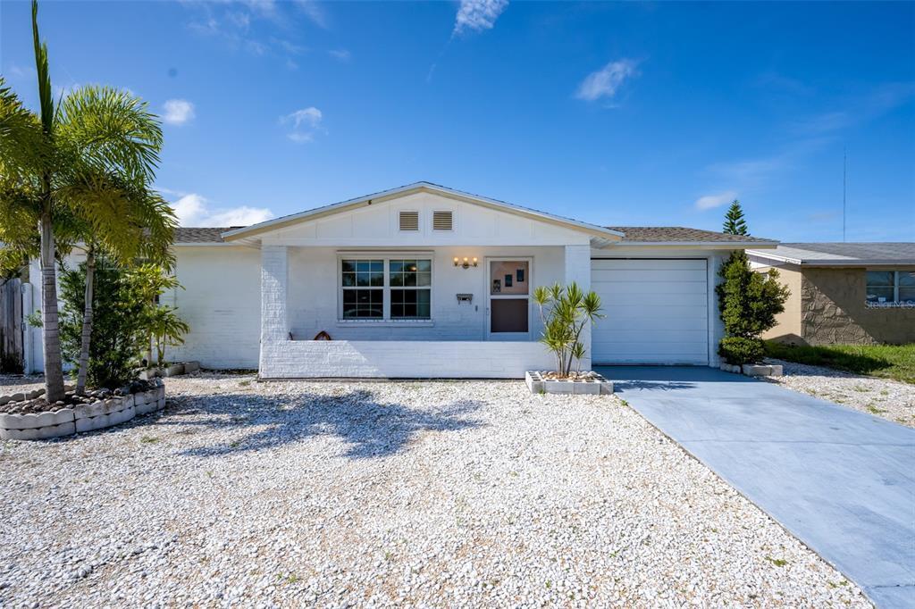 Property Photo: 3428 Umber Road FL 34691