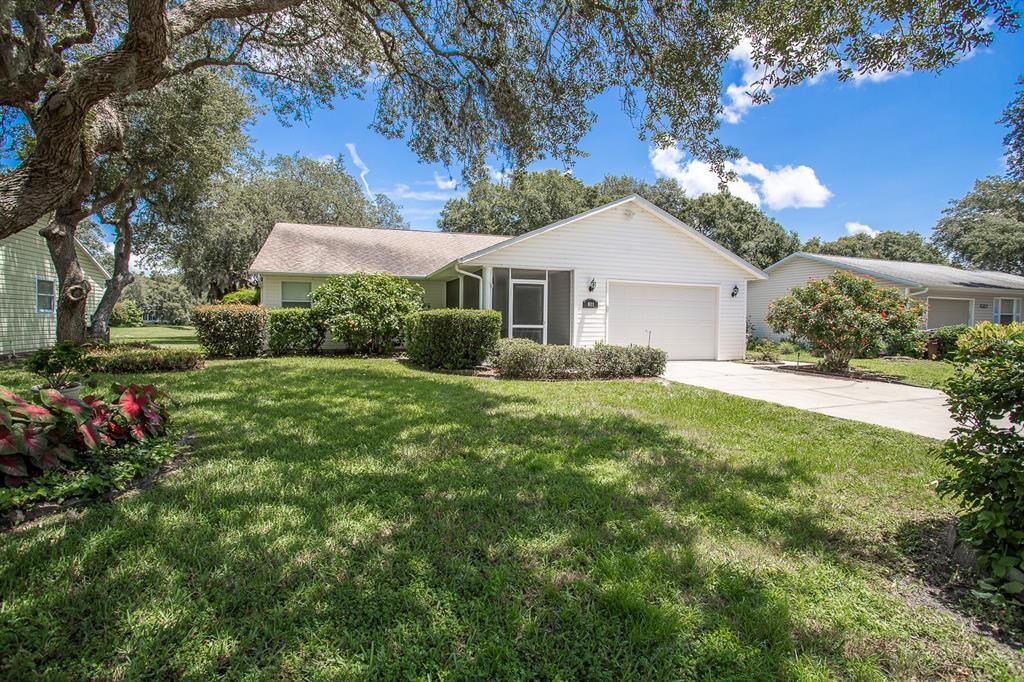 Property Photo:  811 Loch Lomond Ct  FL 34788 
