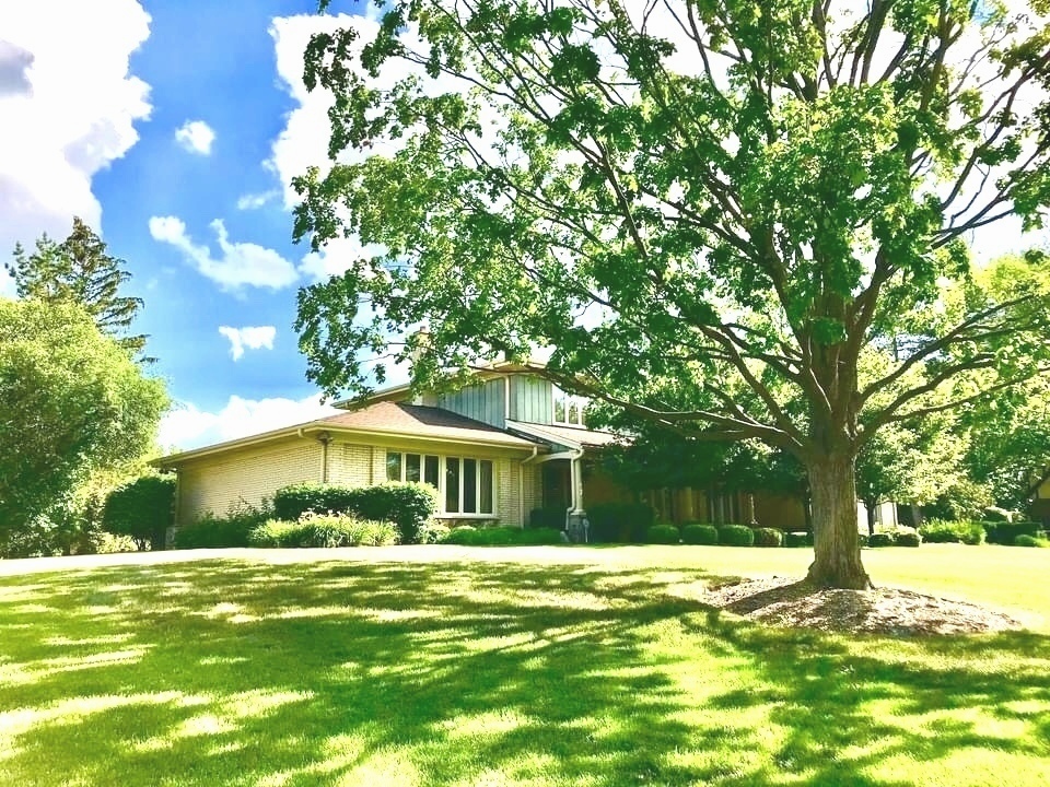 Property Photo: 5 Lambeth Court IL 60523