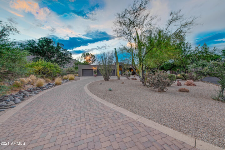 Property Photo:  2027 E Smoketree Drive  AZ 85377 