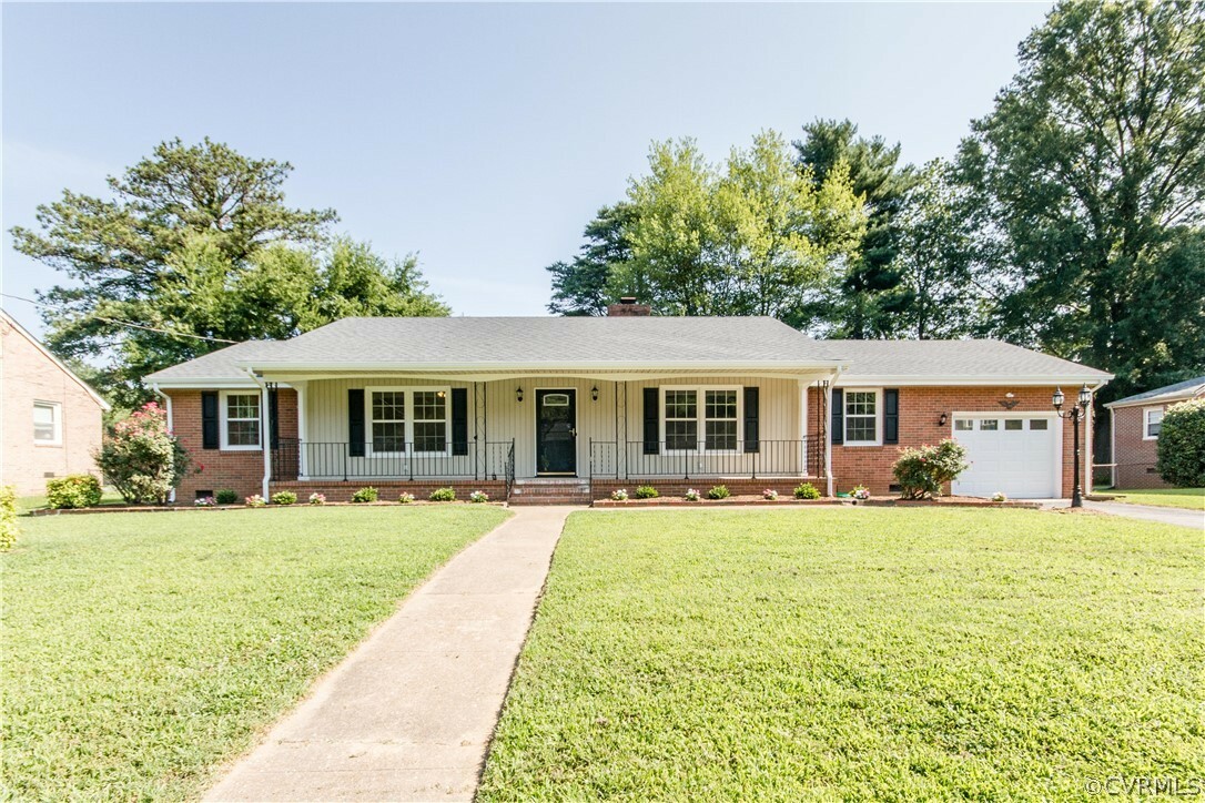 Property Photo:  1302 Elmwood Drive  VA 23834 