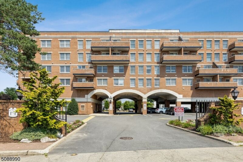 Property Photo: 6 Iron Forge Sq NJ 07442