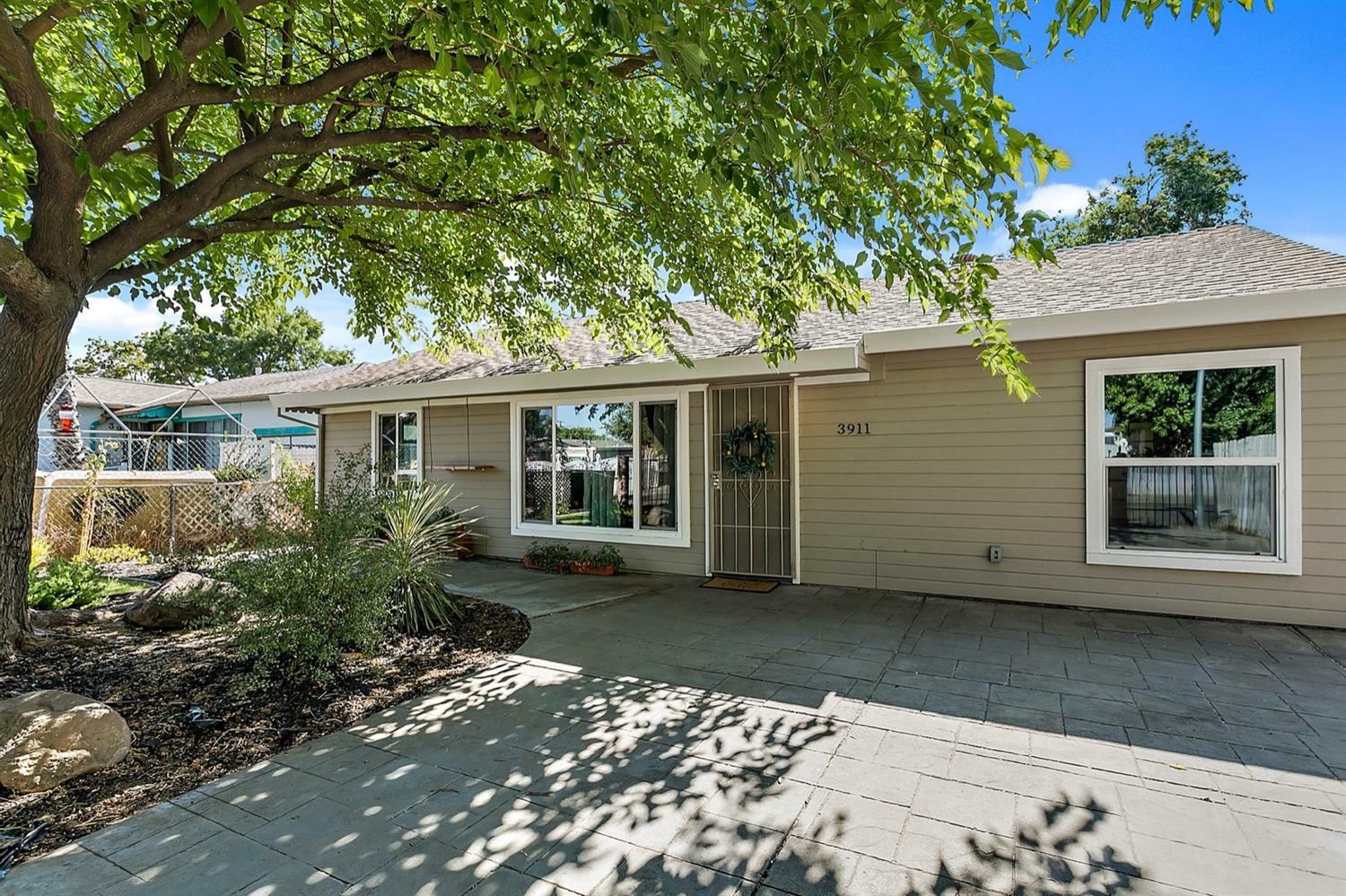 Property Photo:  3911 Fig Street  CA 95838 