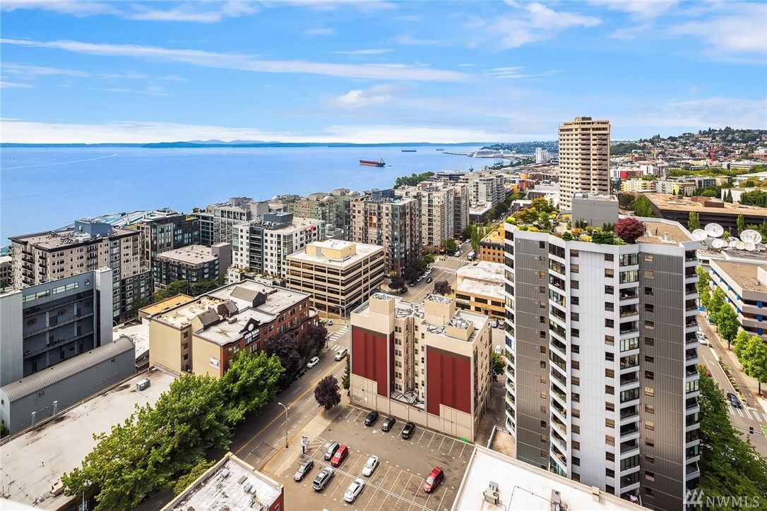 Property Photo:  121 Vine St 1906  WA 98121 