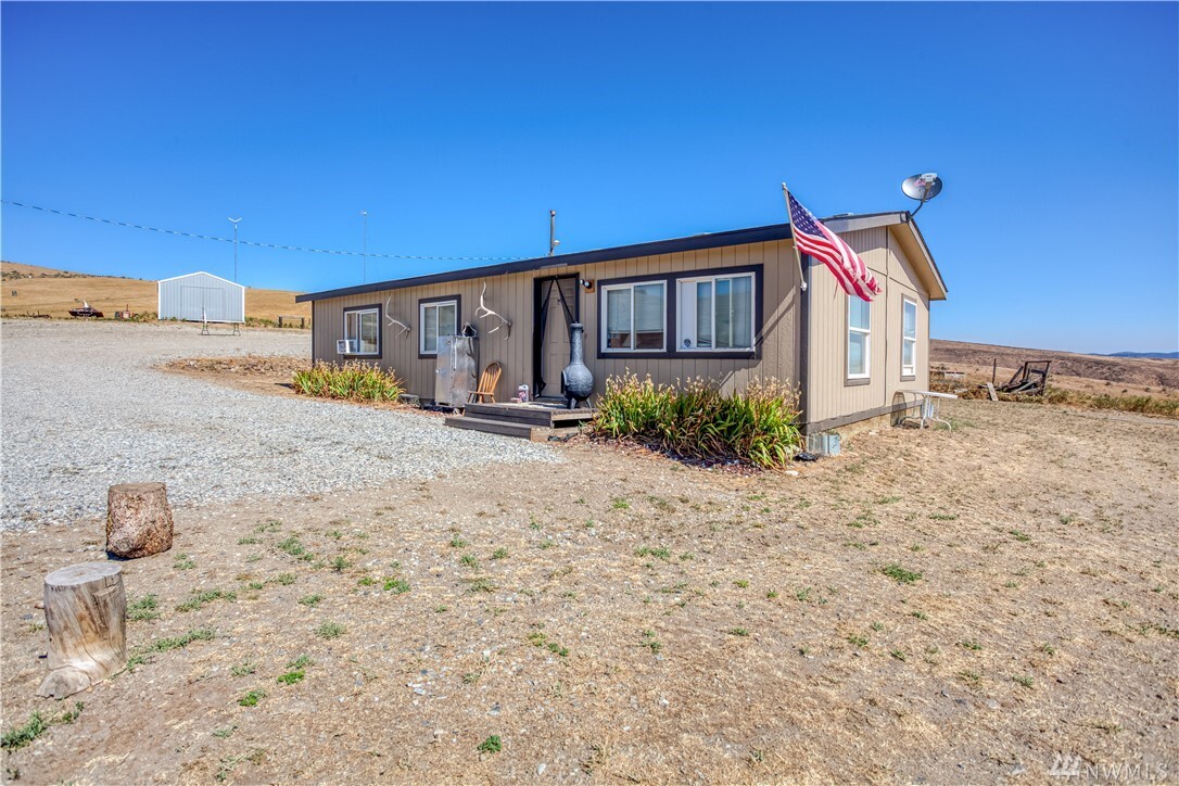 Property Photo:  4300 Kingsbury Rd  WA 98828 
