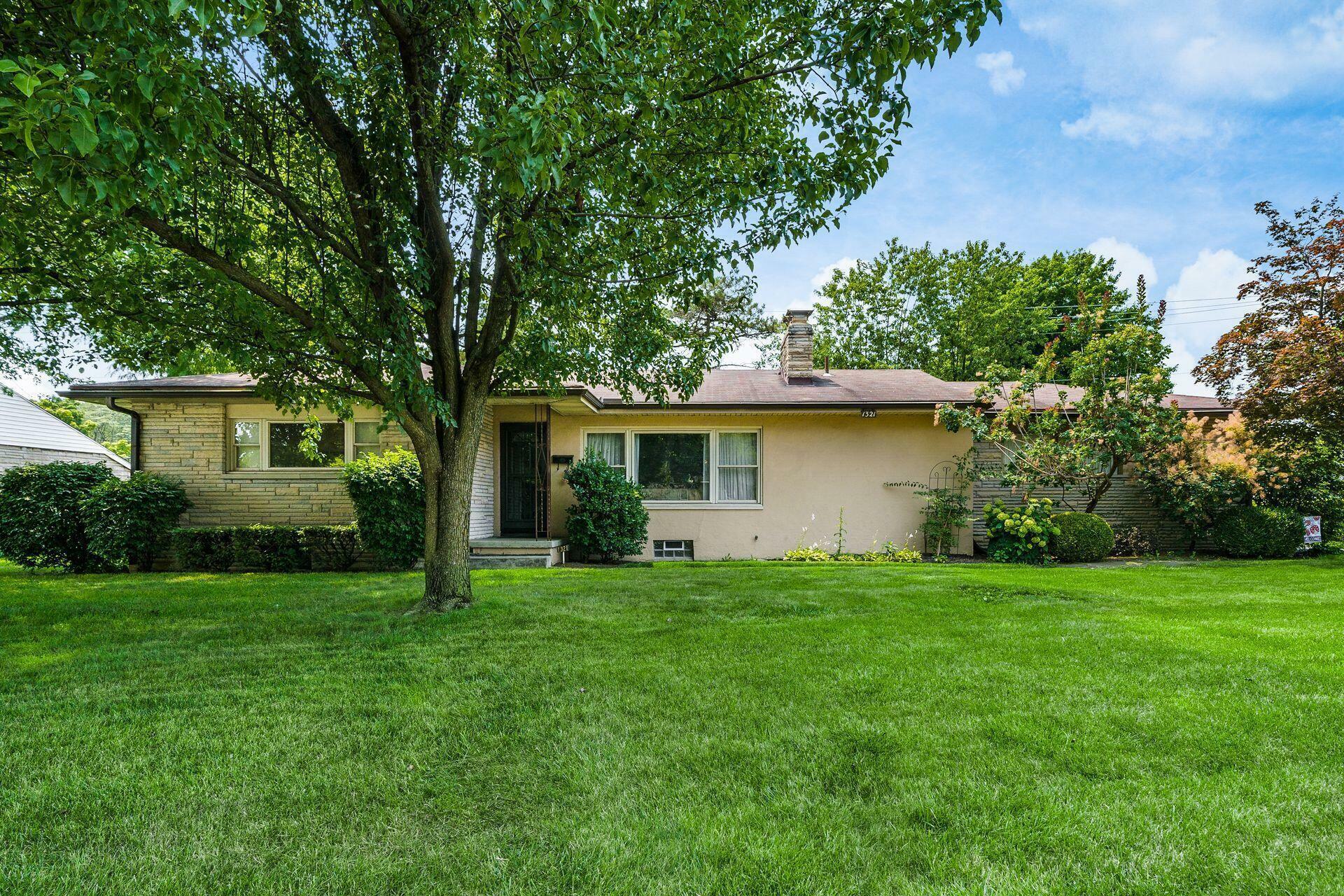Property Photo: 1321 S James Road OH 43227