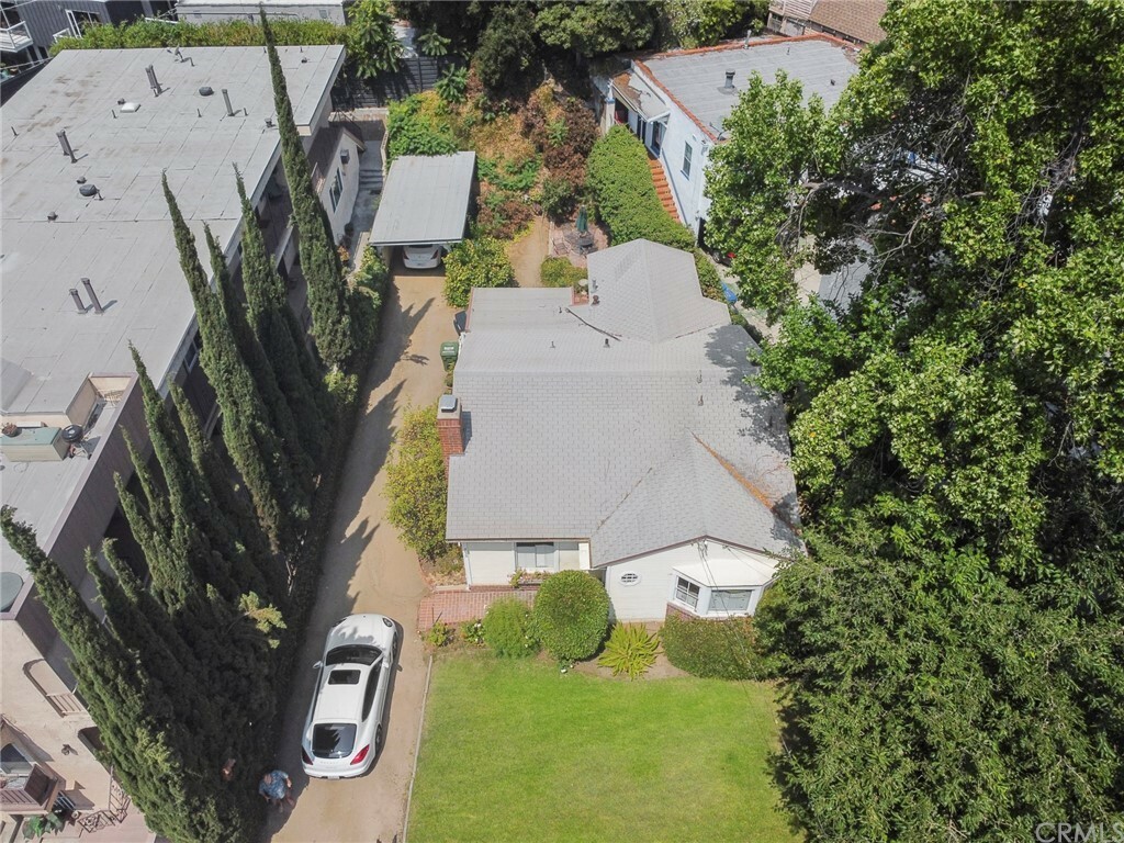Property Photo:  2635 N Beachwood Drive  CA 90068 
