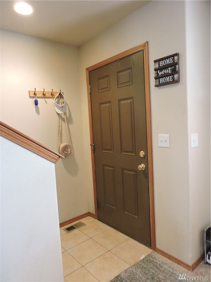 Property Photo:  435 E St NE  WA 98848 