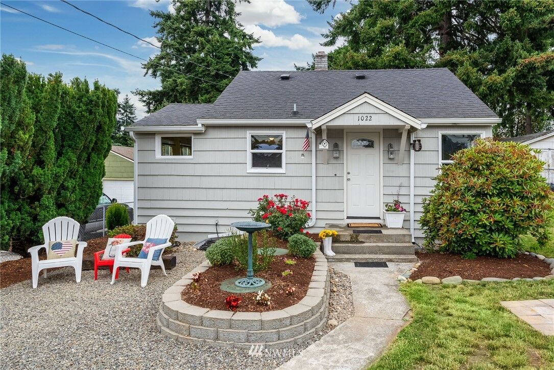 Property Photo:  1022 Sheridan Road  WA 98310 