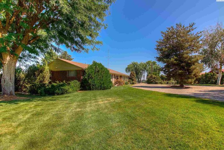 701 Pleasant Ave  Grandview WA 98930 photo