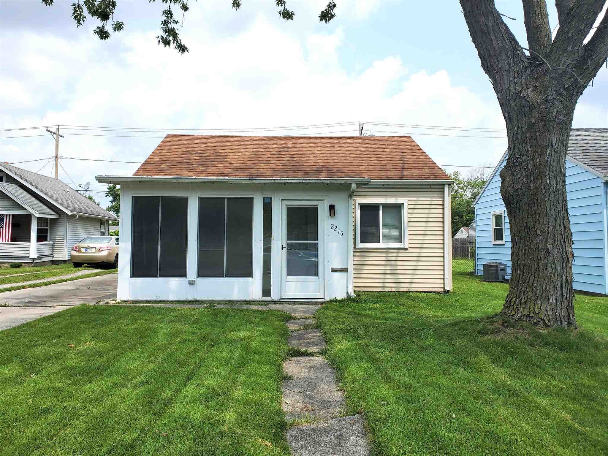 Property Photo:  2215 Vance Avenue  IN 46805-2313 