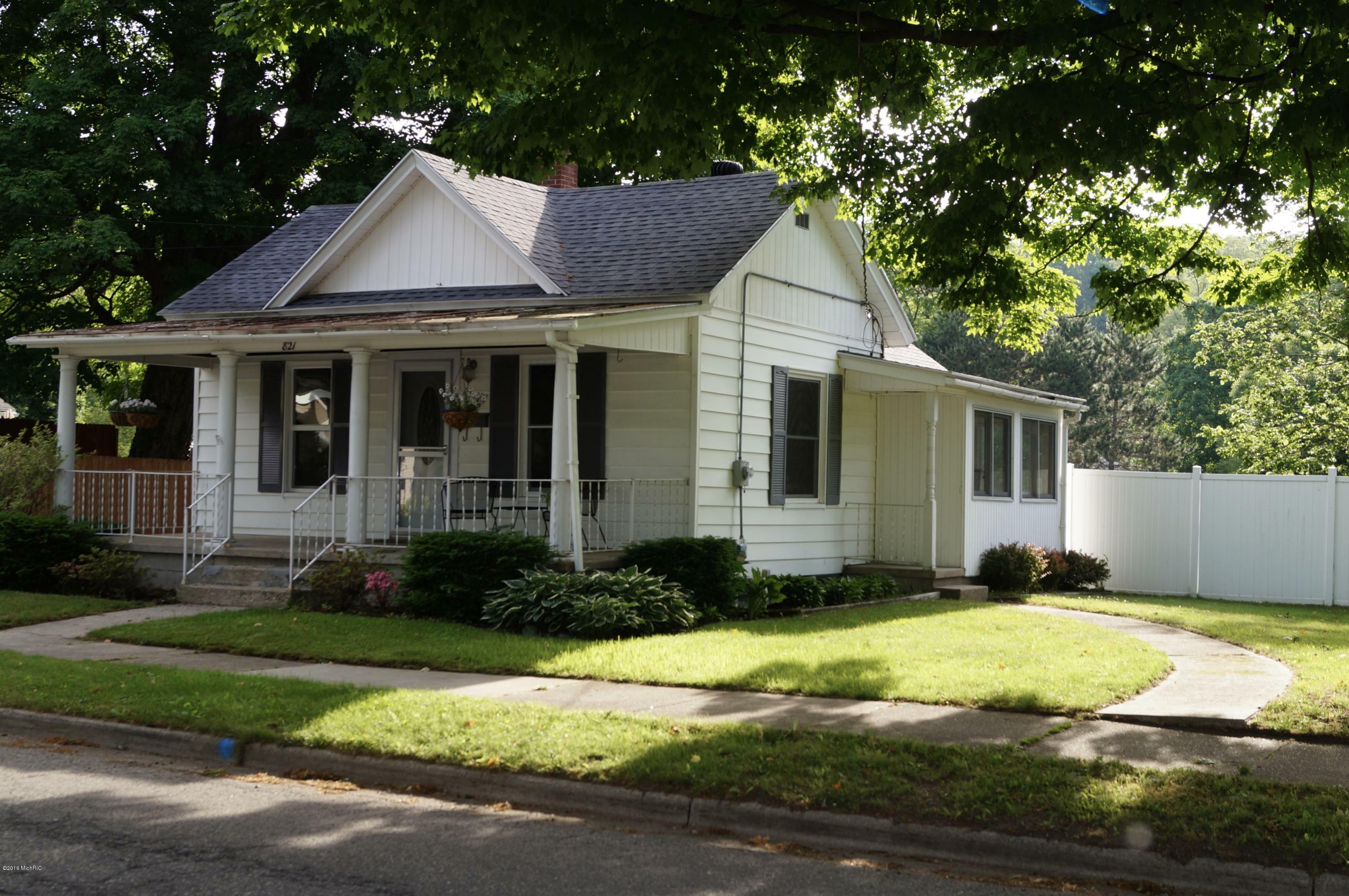 Property Photo: 821 N Monroe Street SE MI 49331