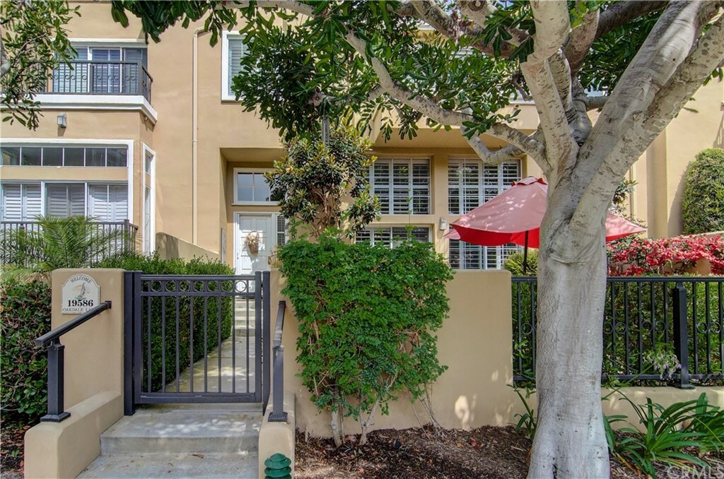 Property Photo: 19586 Oakdale Lane CA 92648