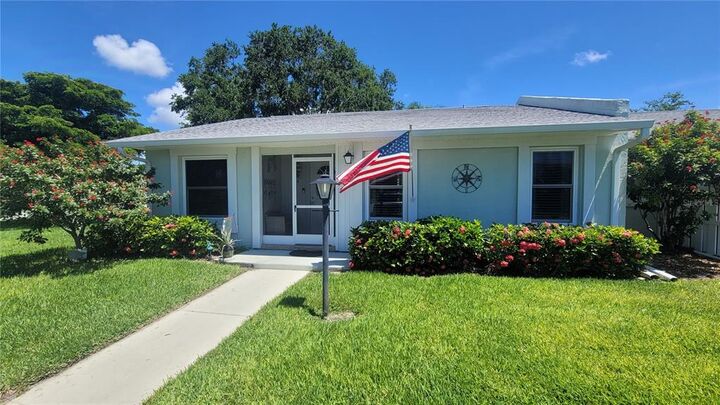 Property Photo: 4116 33rd Avenue Dr W 4116 FL 34205