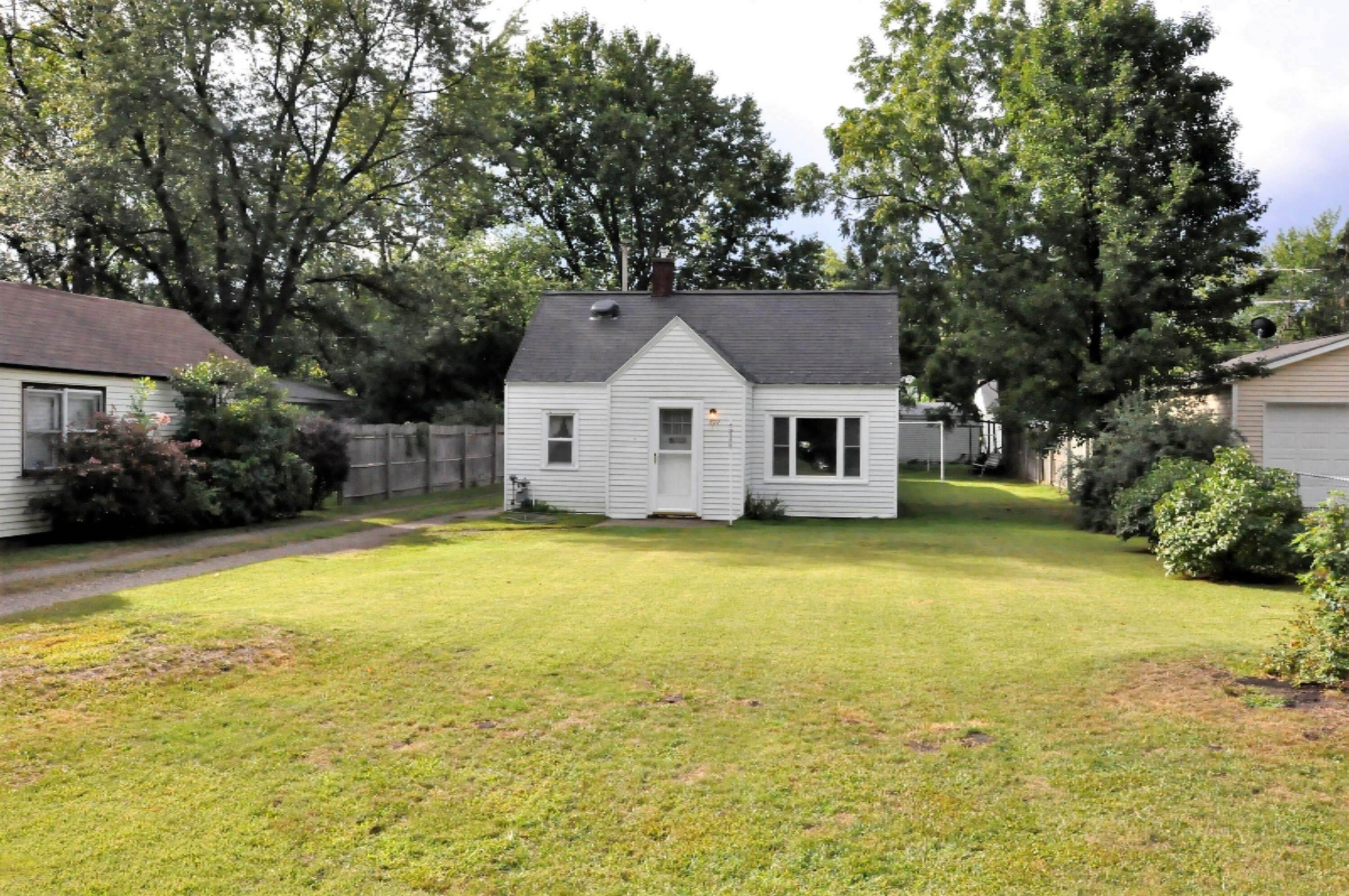 Property Photo:  572 W 20th Street  MI 49423 