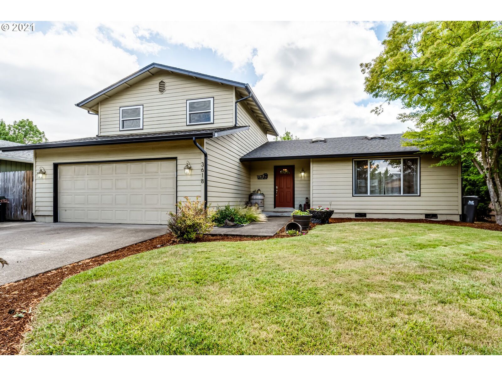 Property Photo: 3618 Plumtree Dr OR 97402