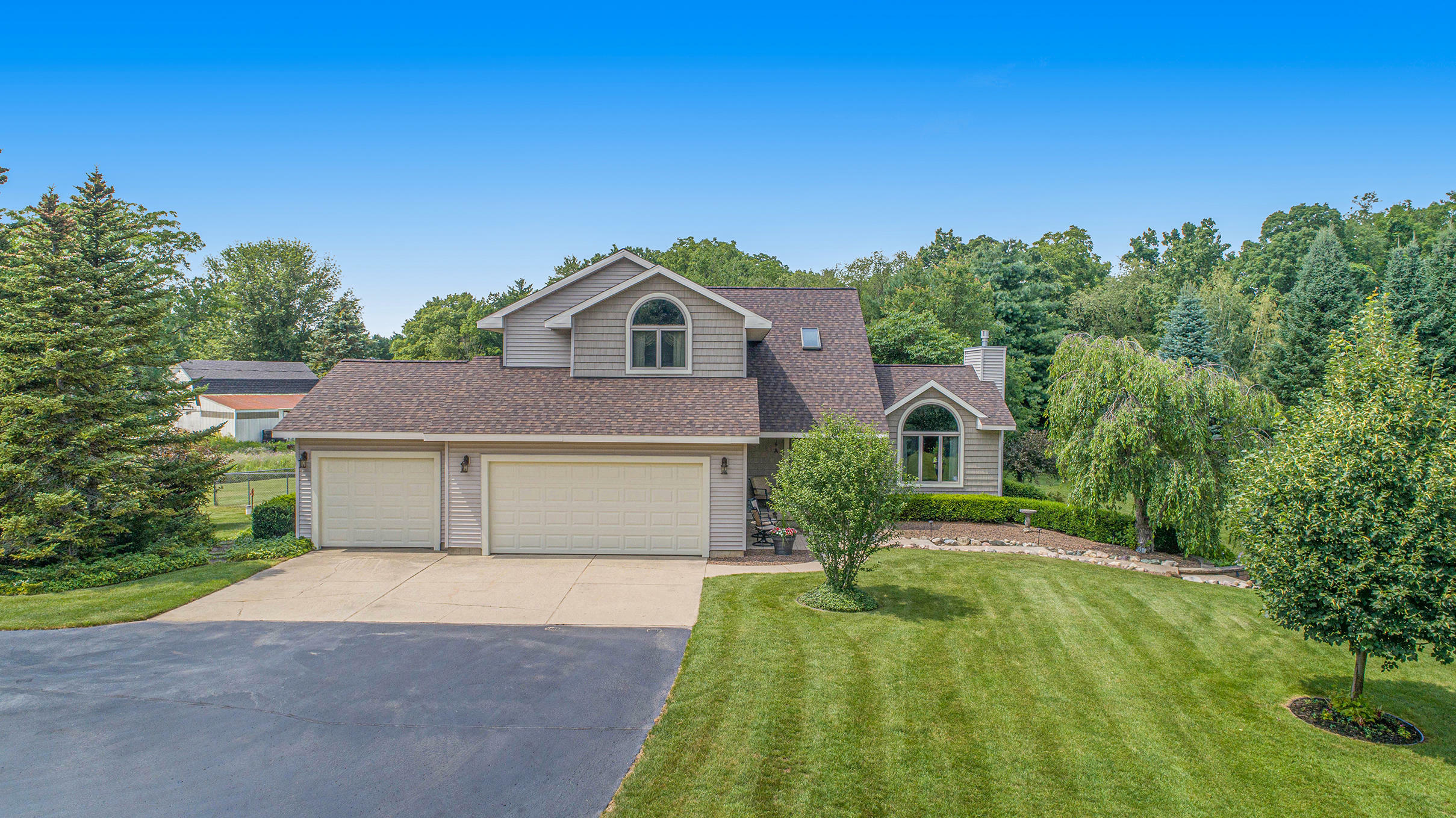 Property Photo: 3251 Poplar Hills Drive NE MI 49319