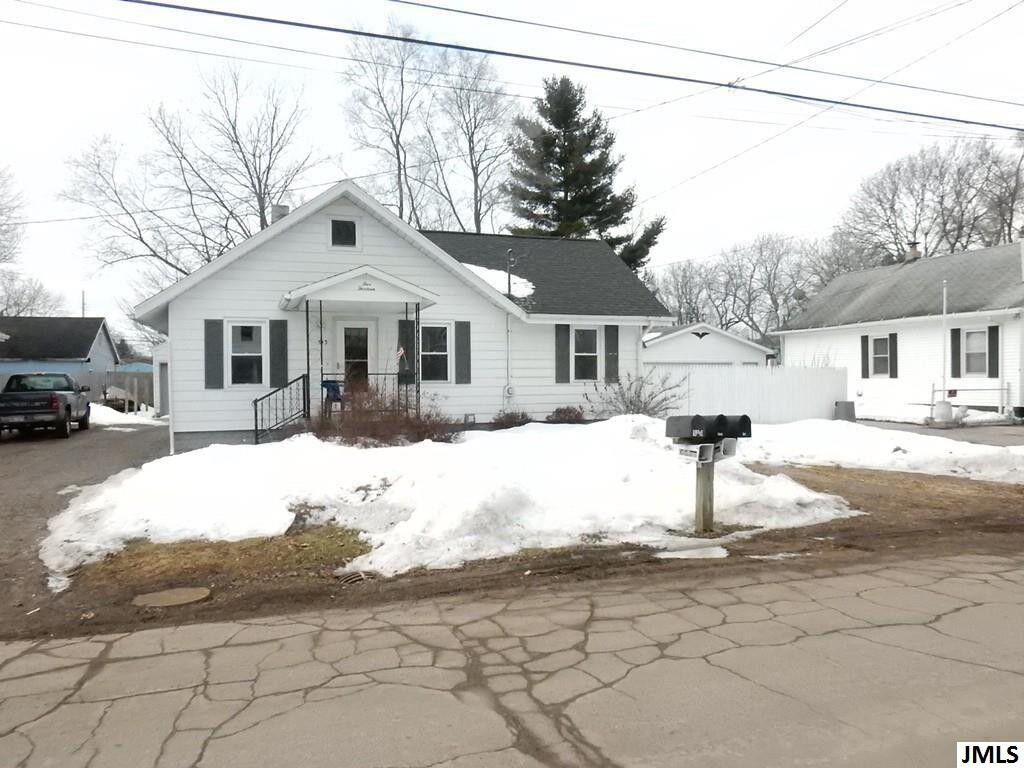 Property Photo: 513 E Bird MI 49203