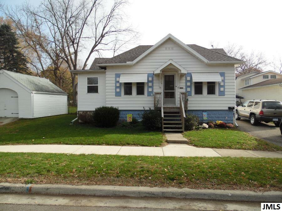 Property Photo:  1229 Linwood  MI 49203 