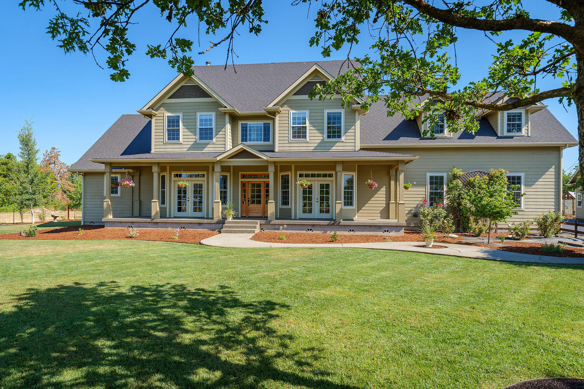 Property Photo: 3580 Redwood Avenue OR 97527